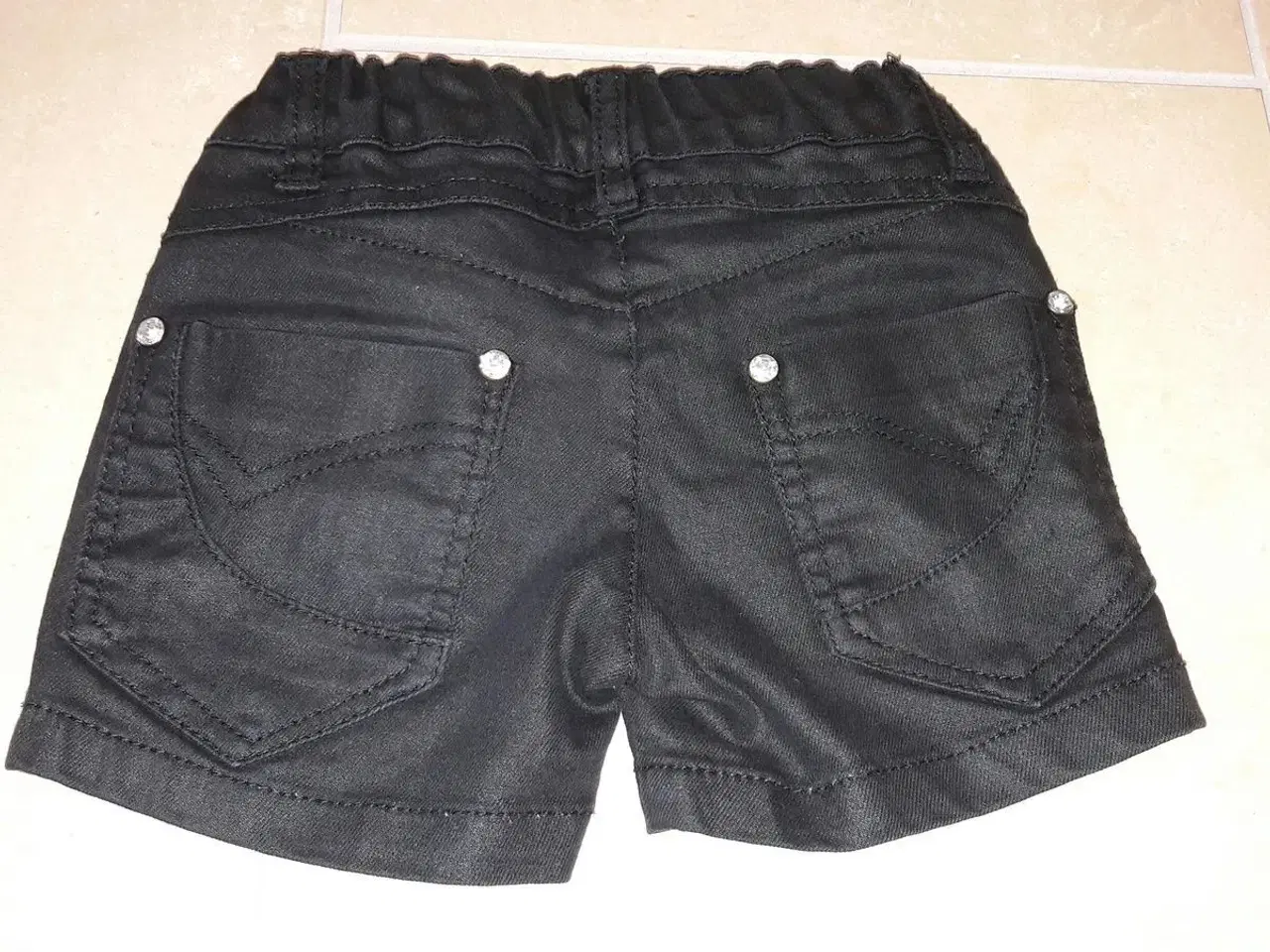 Billede 2 - Pige shorts str 98