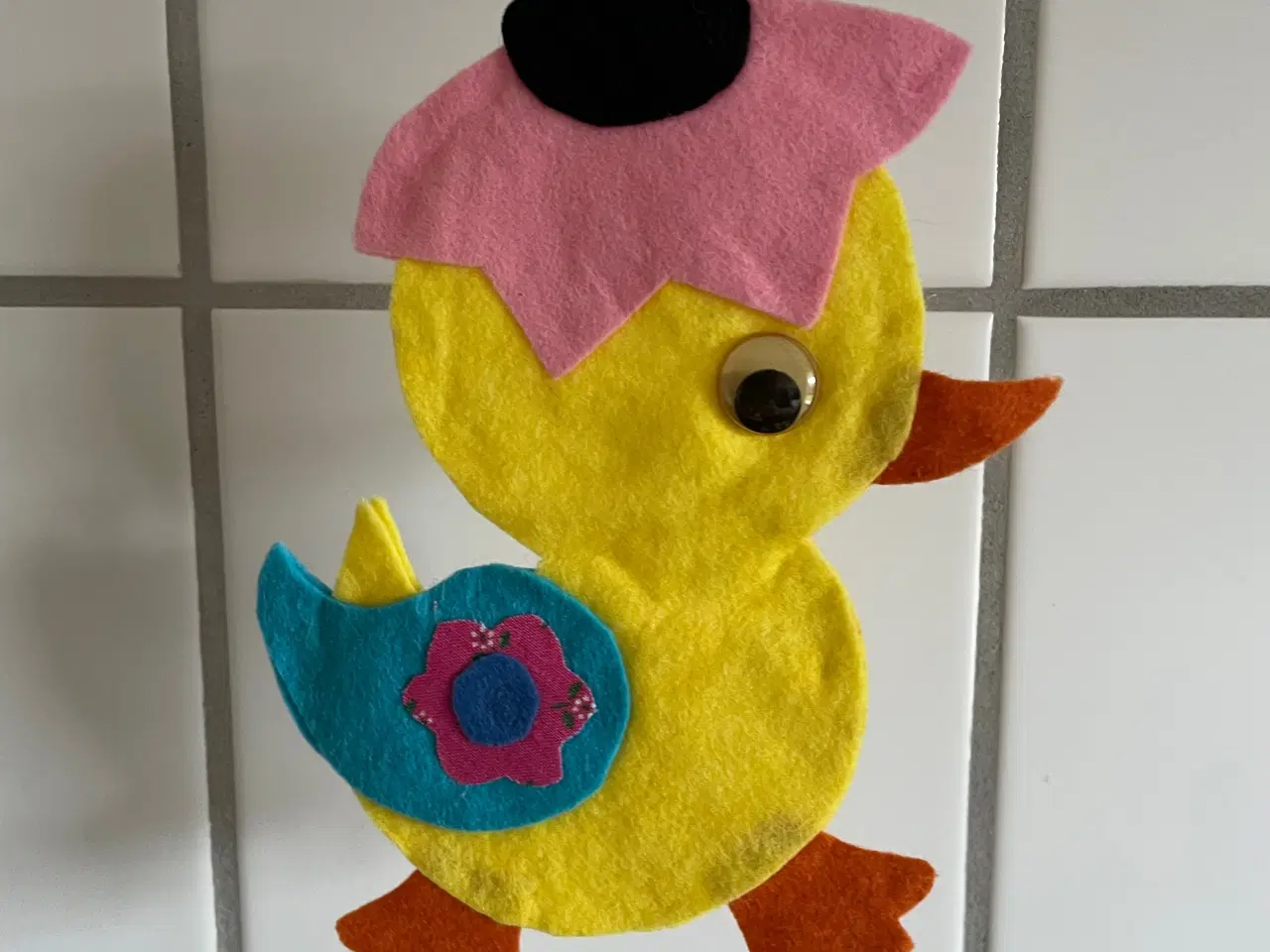 Billede 2 - 10 påske kyllinger i filt og stof. Pris pr. Stk.