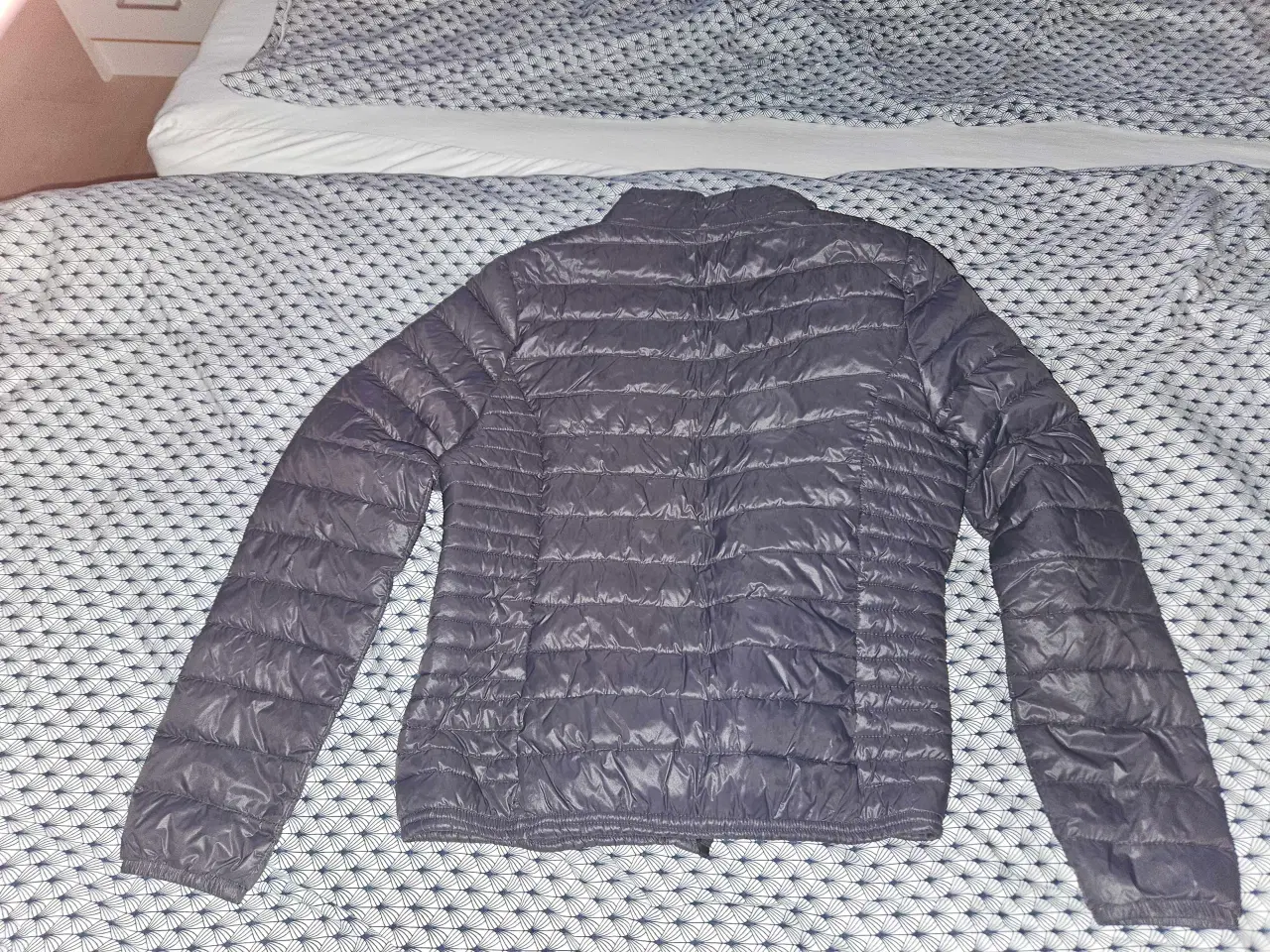 Billede 3 - Let dunjakke, mrk. Neo Noir, fv. syren