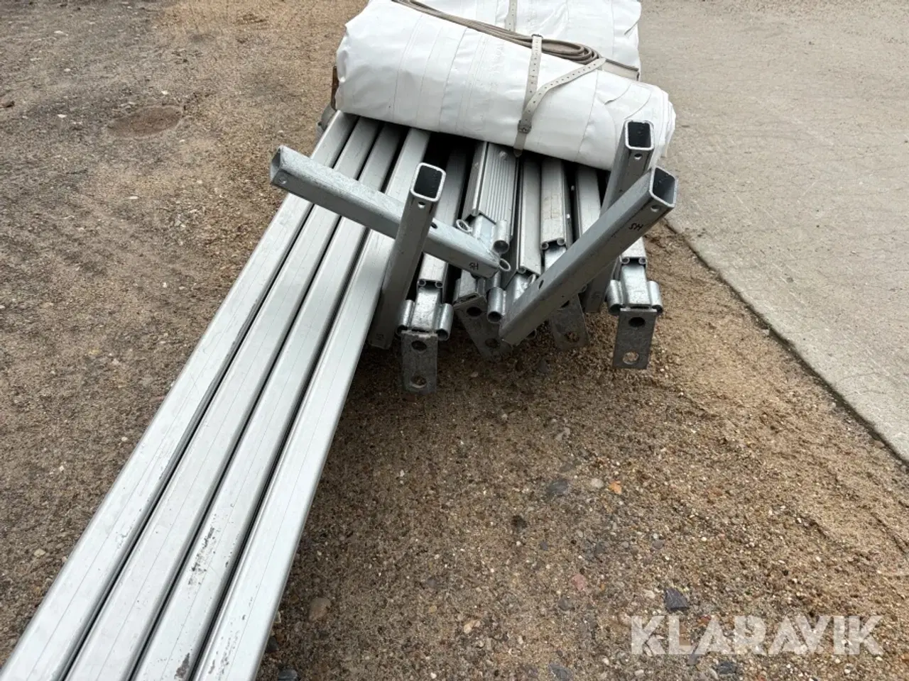 Billede 10 - Telt - 9x9m - ekstra stormsikret -4 slidset stænger