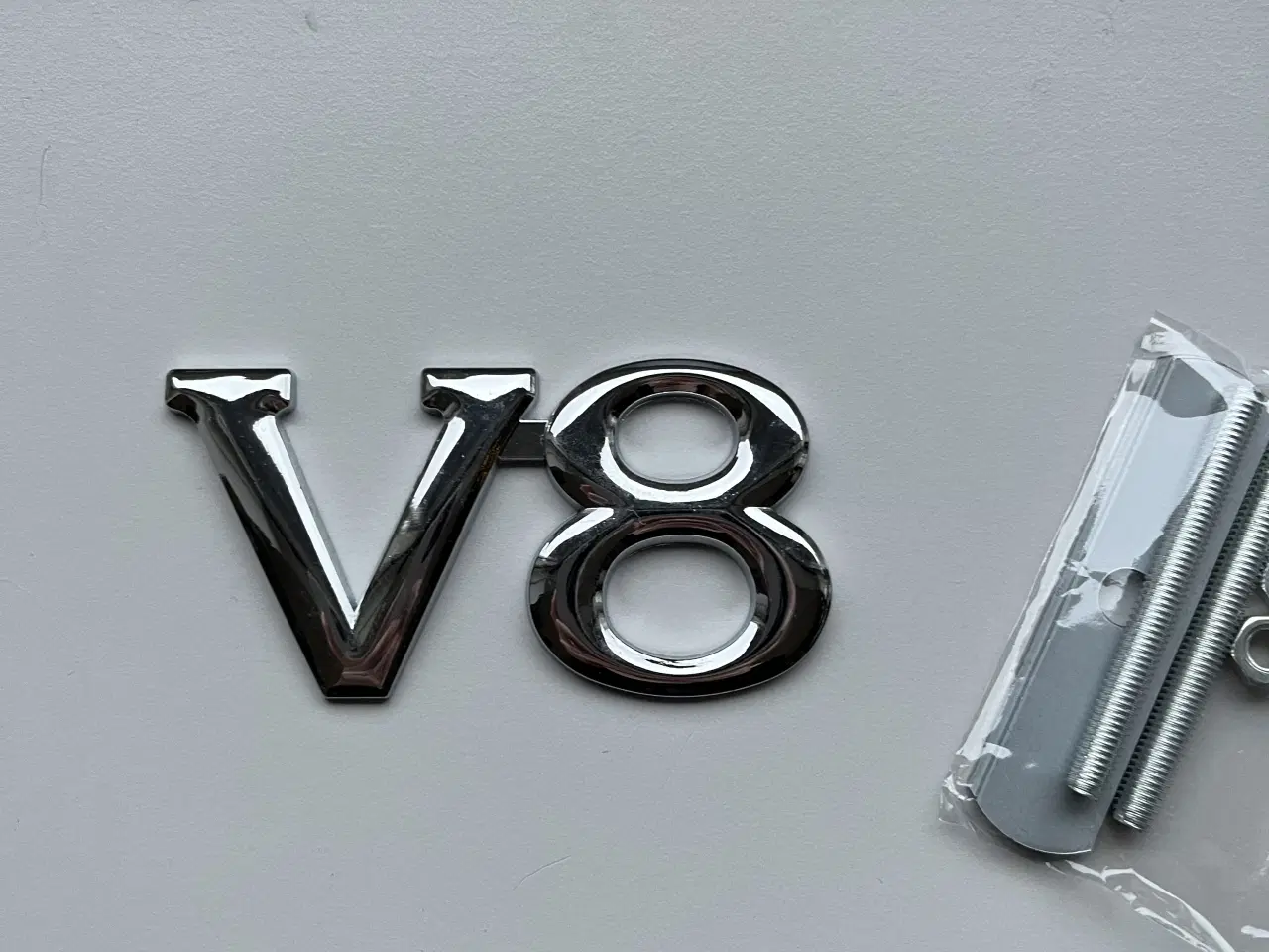 Billede 4 - V8 bil emblemer