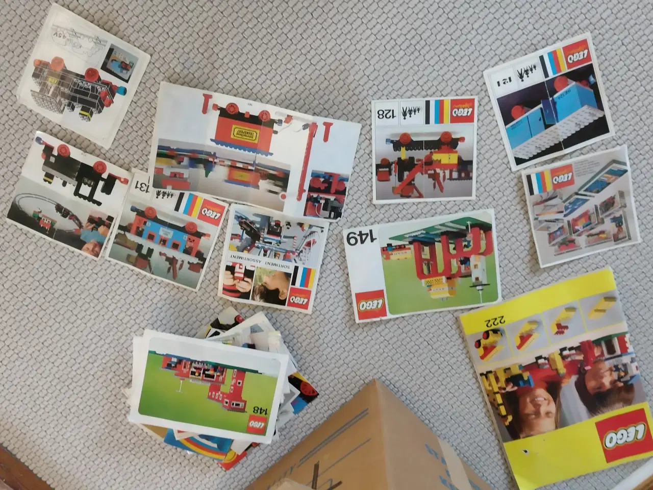 Billede 3 - Hel fyldt flyttekasse med lego sælges