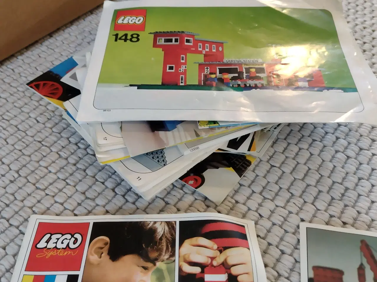 Billede 2 - Hel fyldt flyttekasse med lego sælges