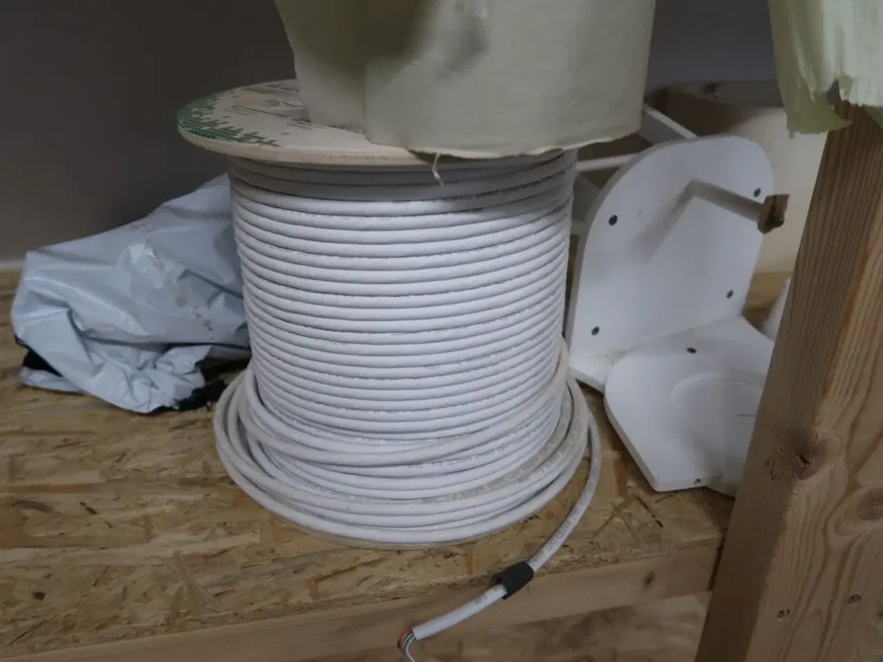 Billede 7 - Reol med div. Værktøj og varelager