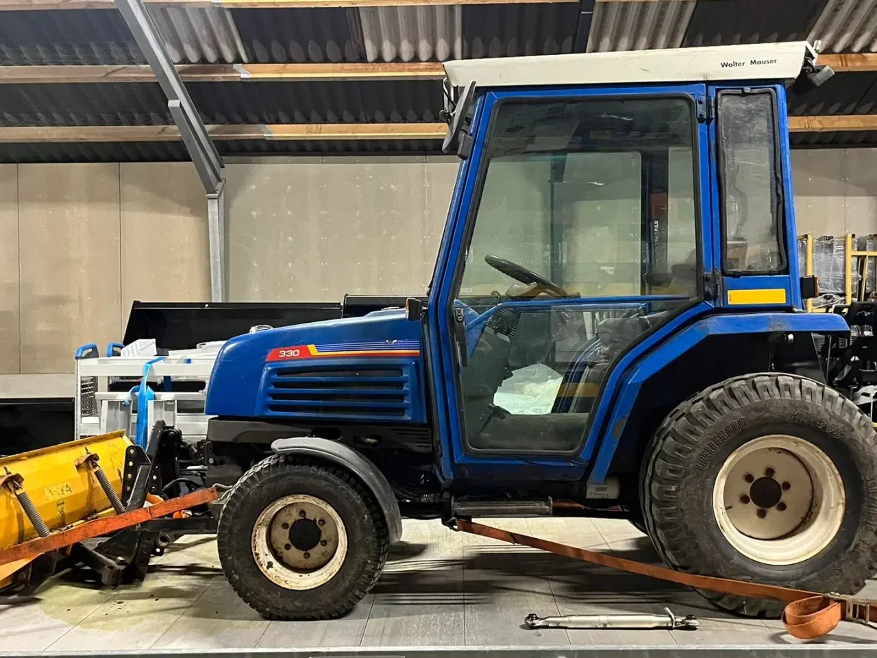 Billede 1 - Iseki 330 Med frontlift, sneplov og lukket kabine