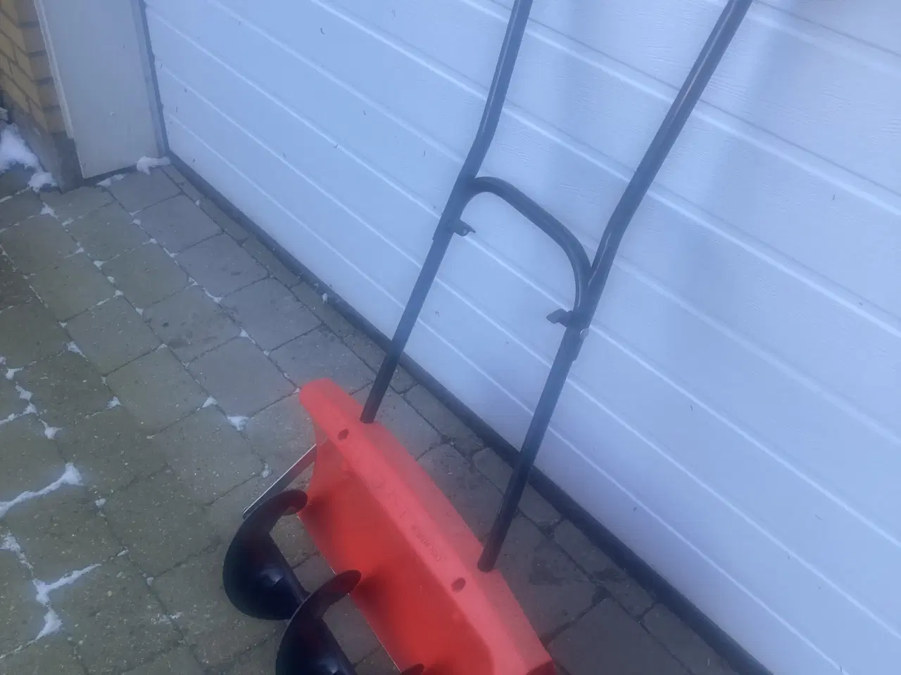 Billede 2 - Manuel sne/isfjerner til fortov, indkørsel mm