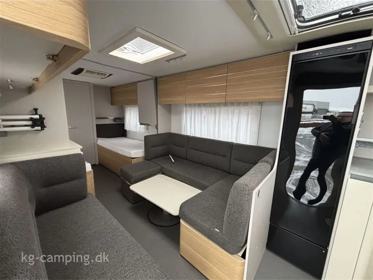 Billede 5 - 2021 - Adria Adora 613 HT Alde   Flot Adria Adora 613 HT – udstyret med Alde, Cirrus 300 telt, Mover, Aircon og ATC