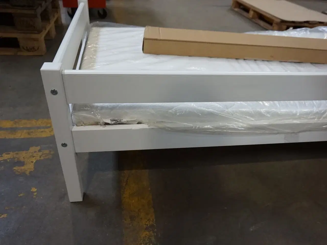 Billede 4 - Spiloppe juniorseng 70x160 cm - Hvid med madras