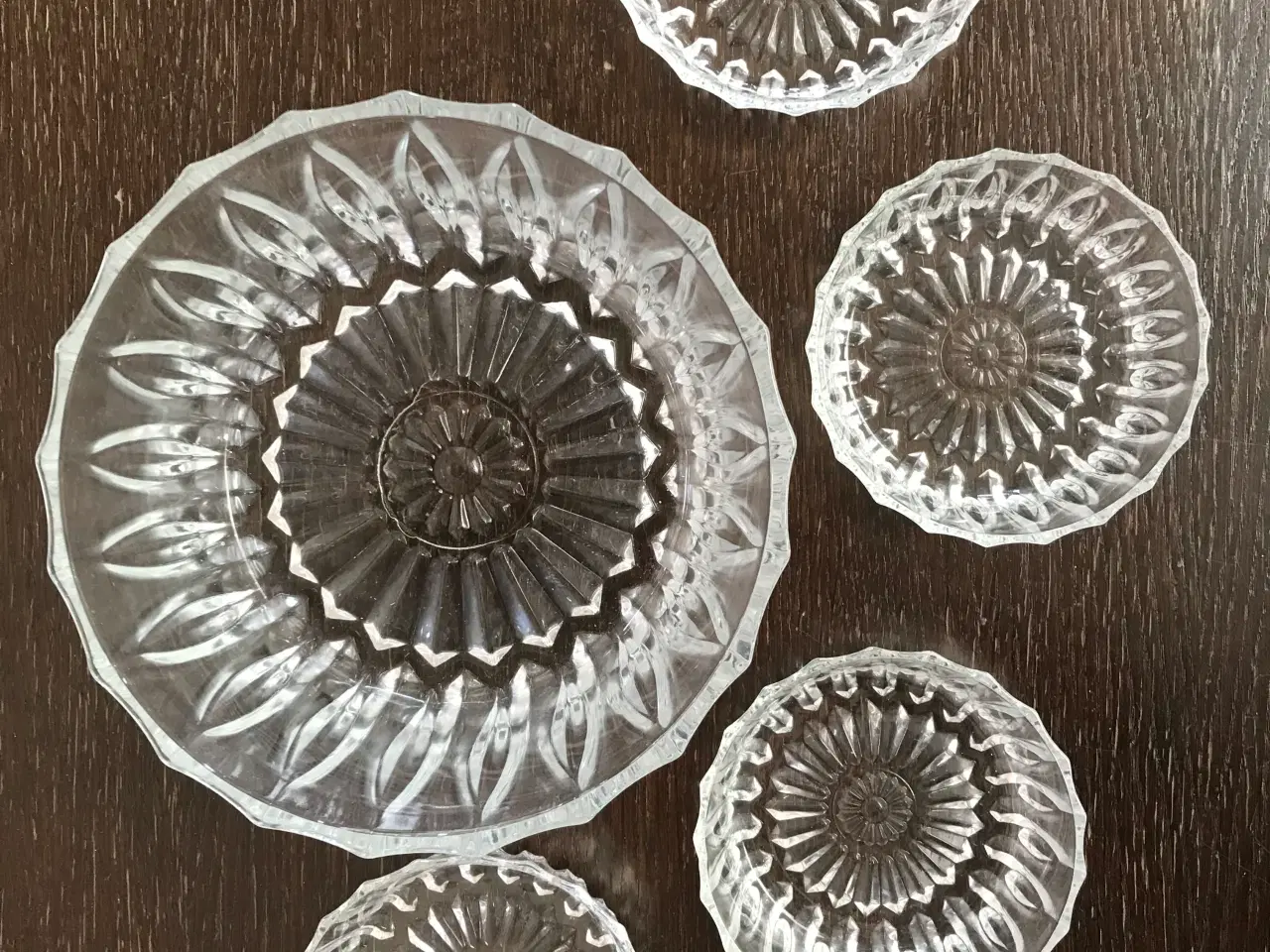 Billede 2 - Et stort og 4 små glasskåle 