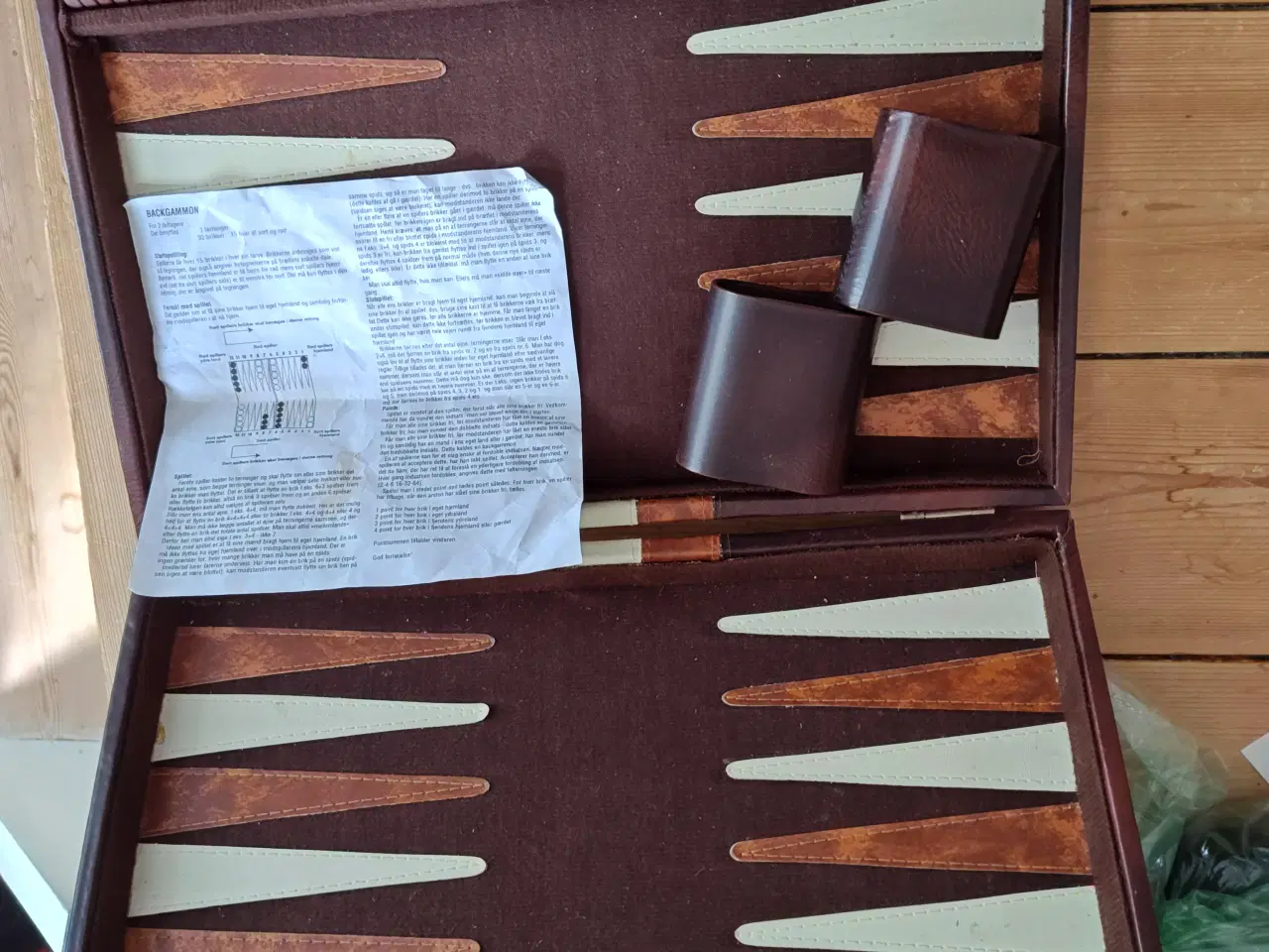 Billede 2 - Backgammon i Brun Kuffert Brætspil