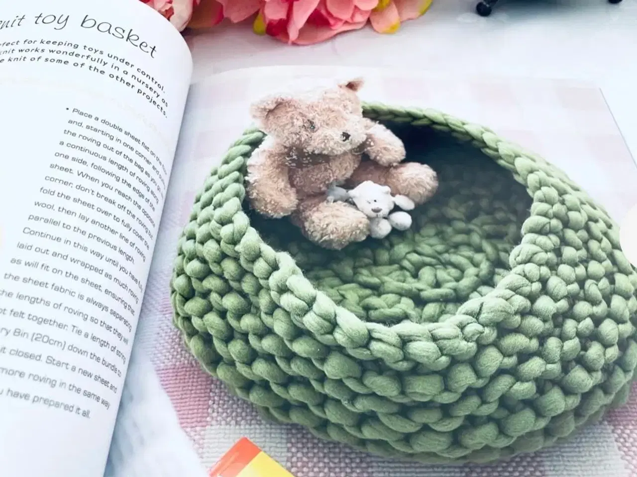 Billede 6 - “ the hand-knitted nursery “ Håndarbejdsbog