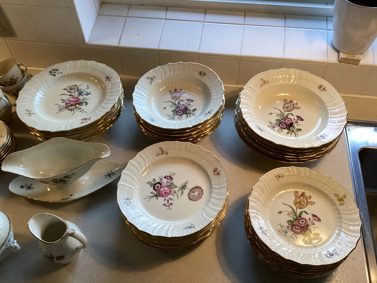 Billede 4 - Royal Copenhagen Frijsenborg kaffe OG spisestel