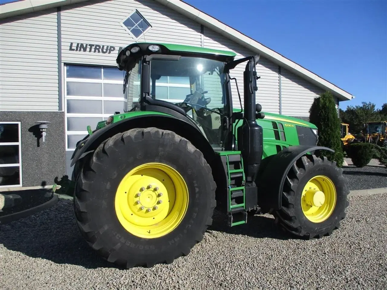 Billede 14 - John Deere 6230R med Command pro kørehåndtag.