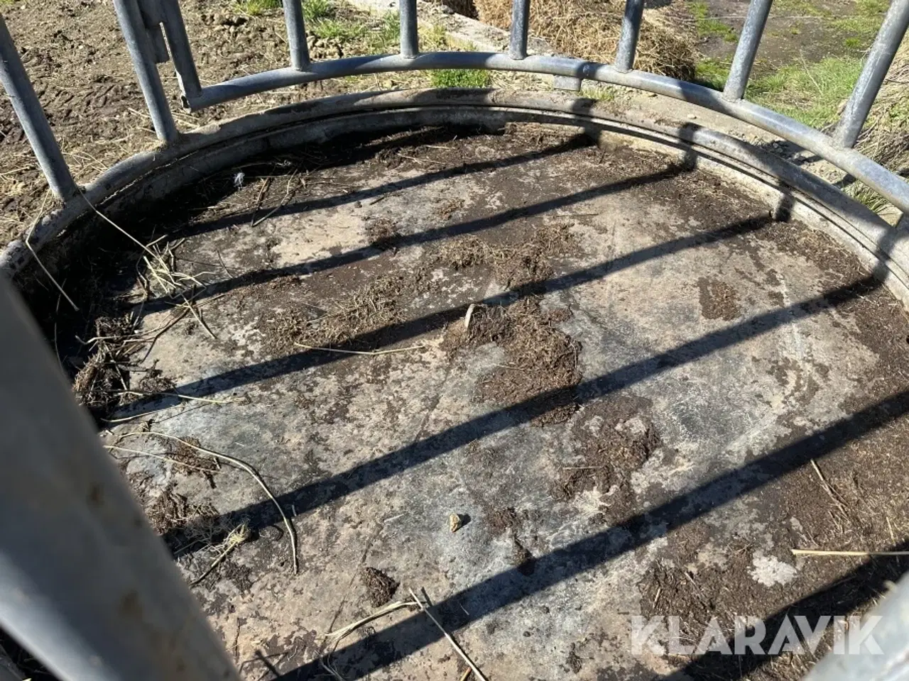 Billede 4 - Rund Foderhæk - brugt til heste