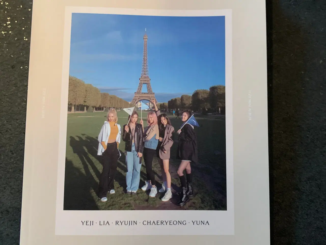 Billede 3 - Kpop - Itzy et Paris fotobog