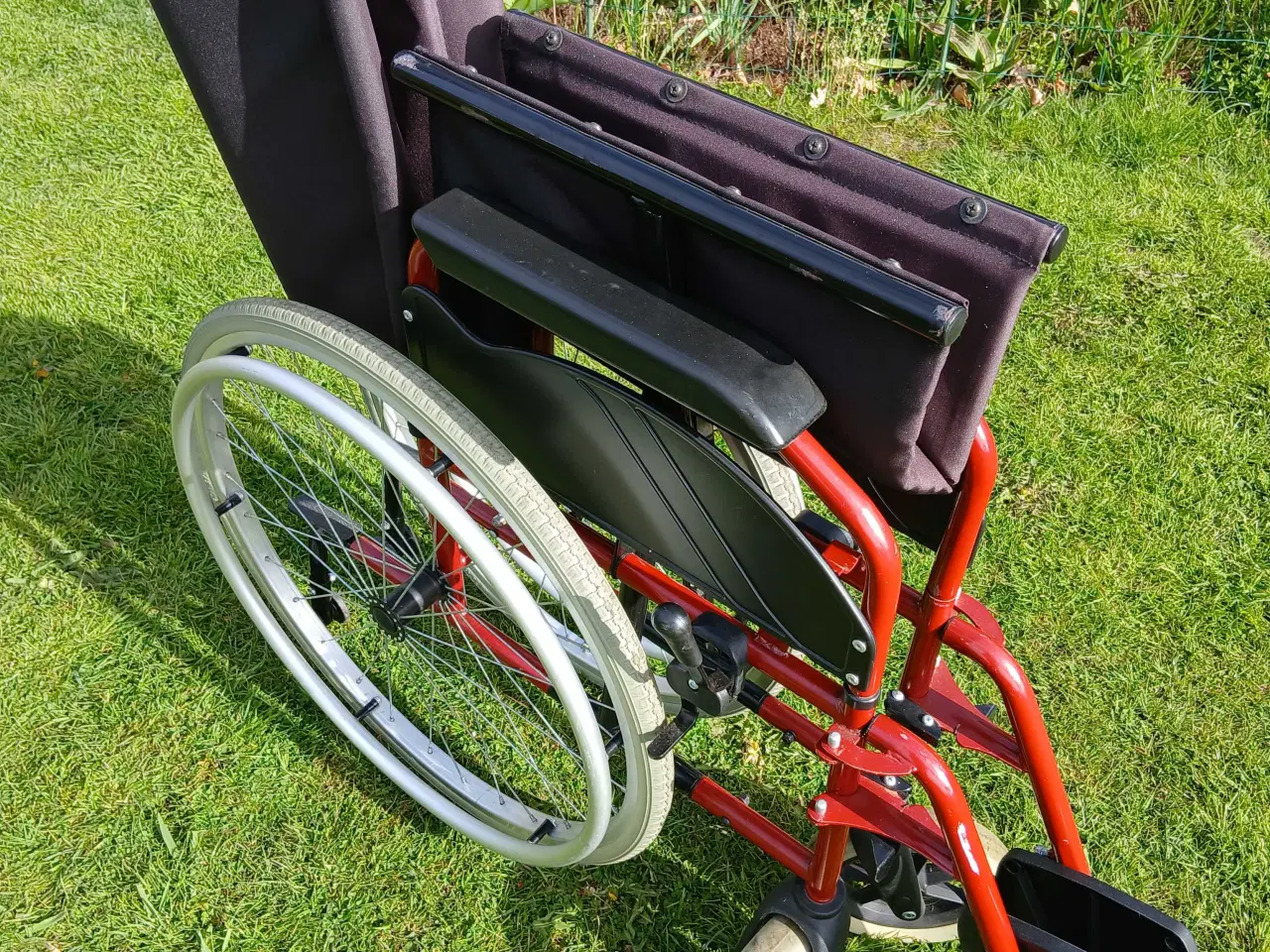 Billede 1 - Sammenklappelig kørestol