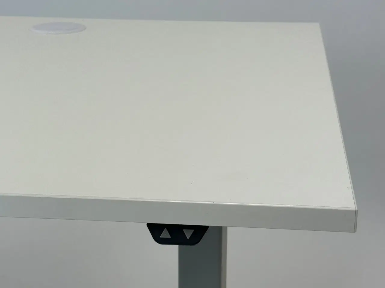 Billede 4 - Hæve-/Sænkebord 180x80 (m. kabelgennemføringer) - Linak