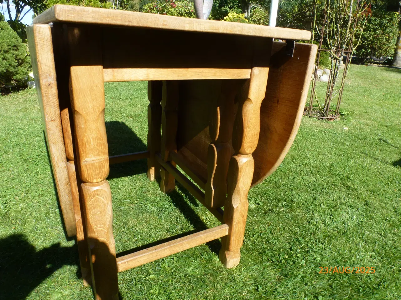 Billede 4 - Spisebord i massivt egetræ