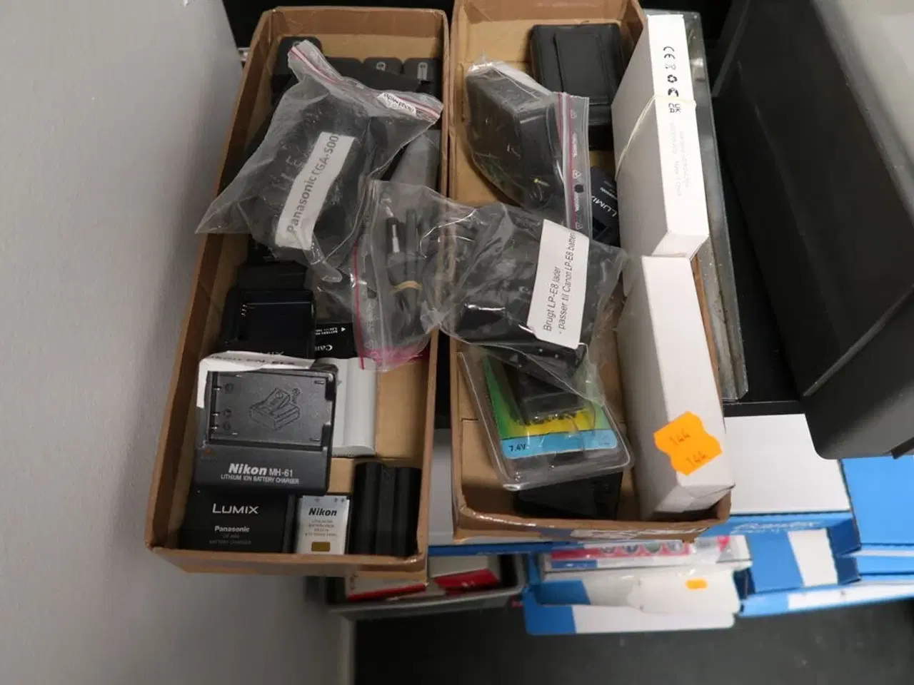 Billede 2 - Div. Batterier, ladere og kameraudstyr