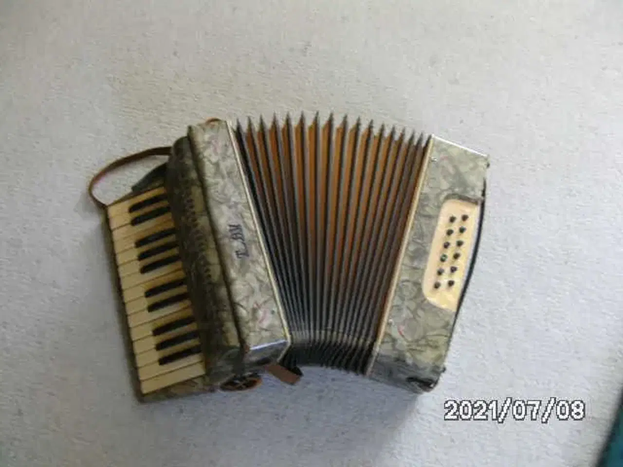 Billede 1 - antik harmonika