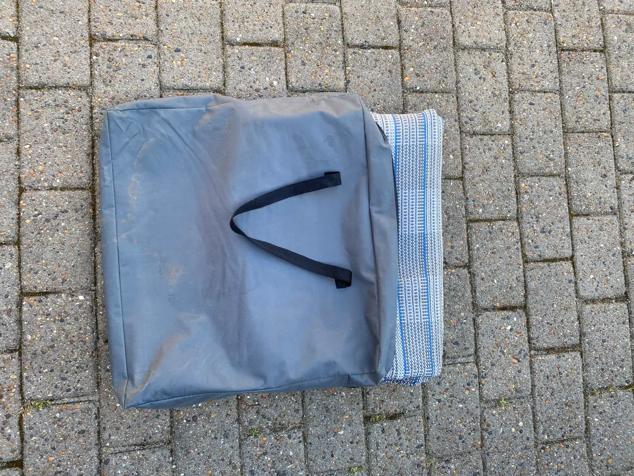 Billede 3 - Gulvtæppe til fortelt