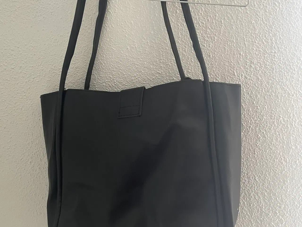 Billede 2 - Sort skuldertaske 