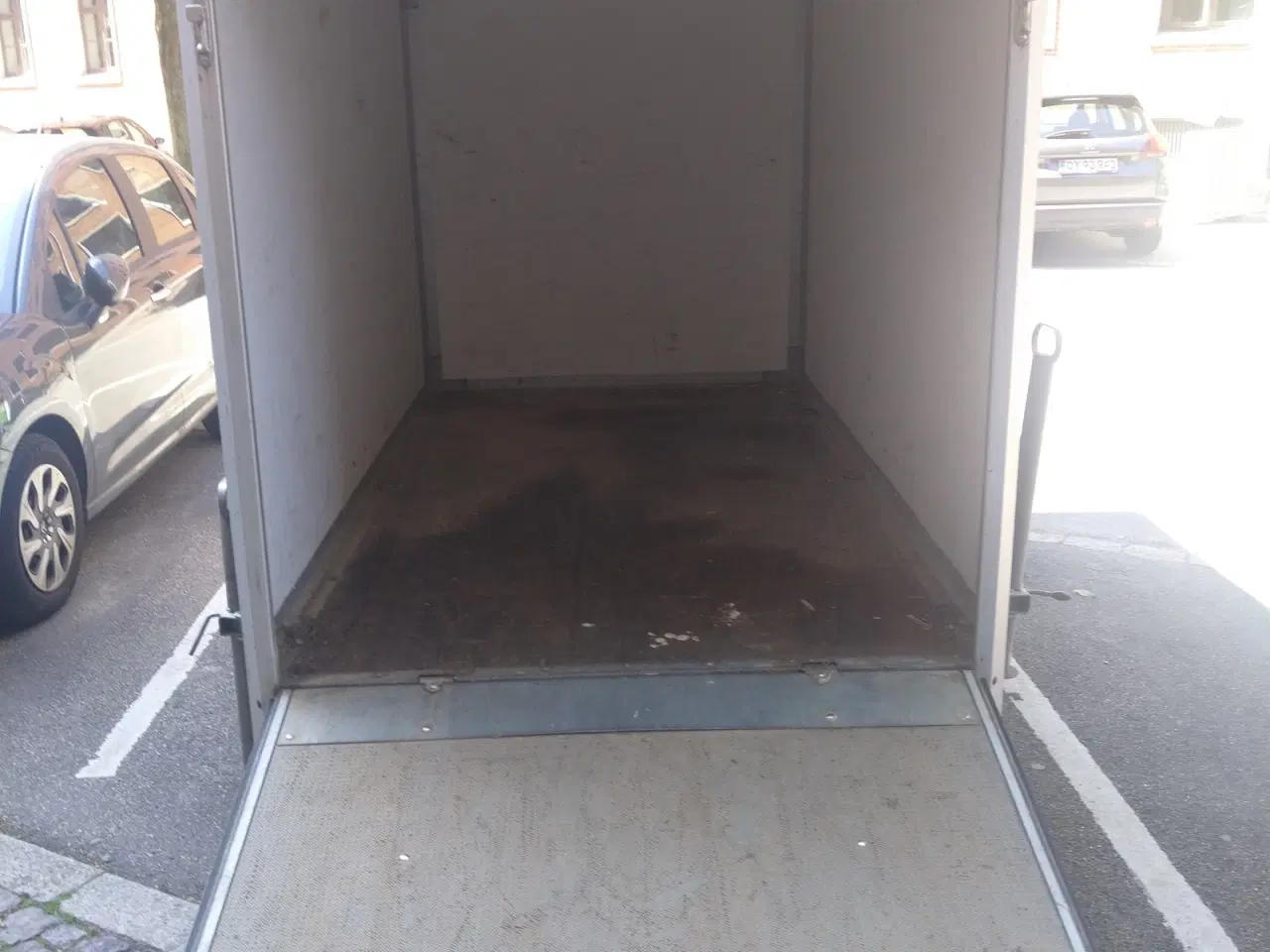 Billede 10 - Variant lukket trailer med rampe.