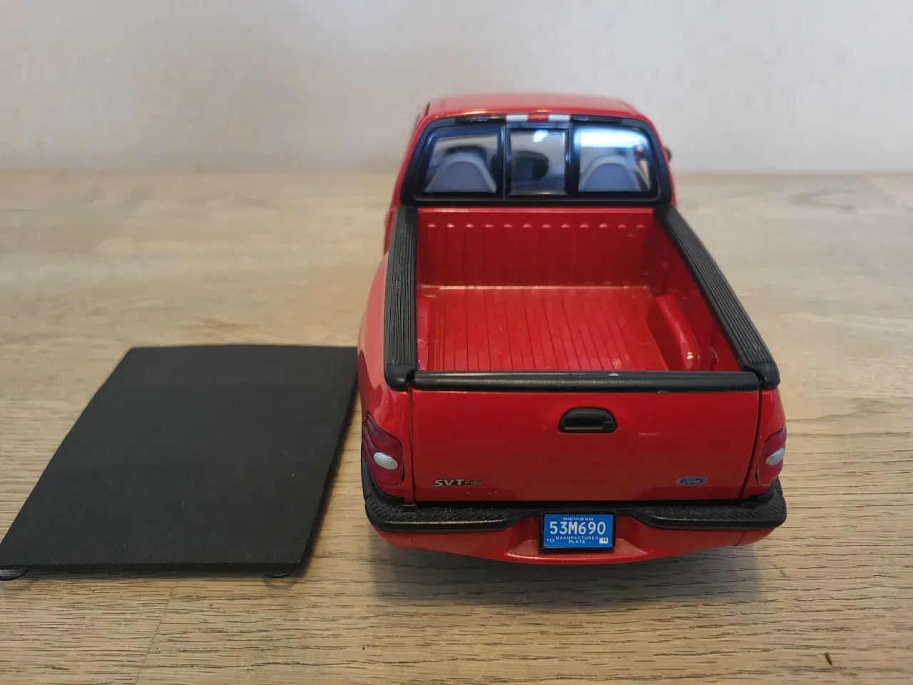 Billede 6 - Modelbil: Ford F150 SVT (1999)  Skala 1/18.