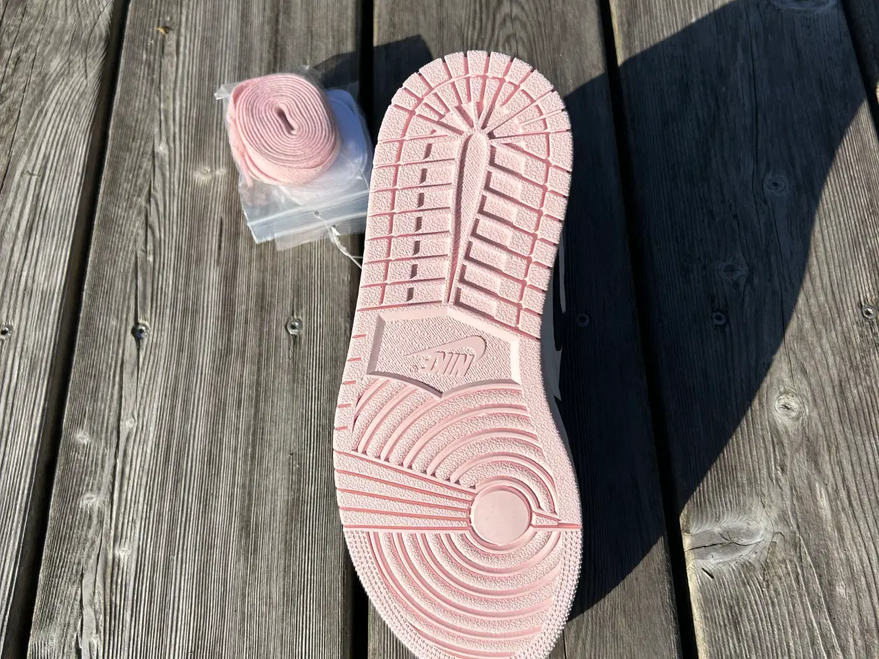 Billede 4 - Jordan 1 High “Atmosphere” (W) i str. 37.5