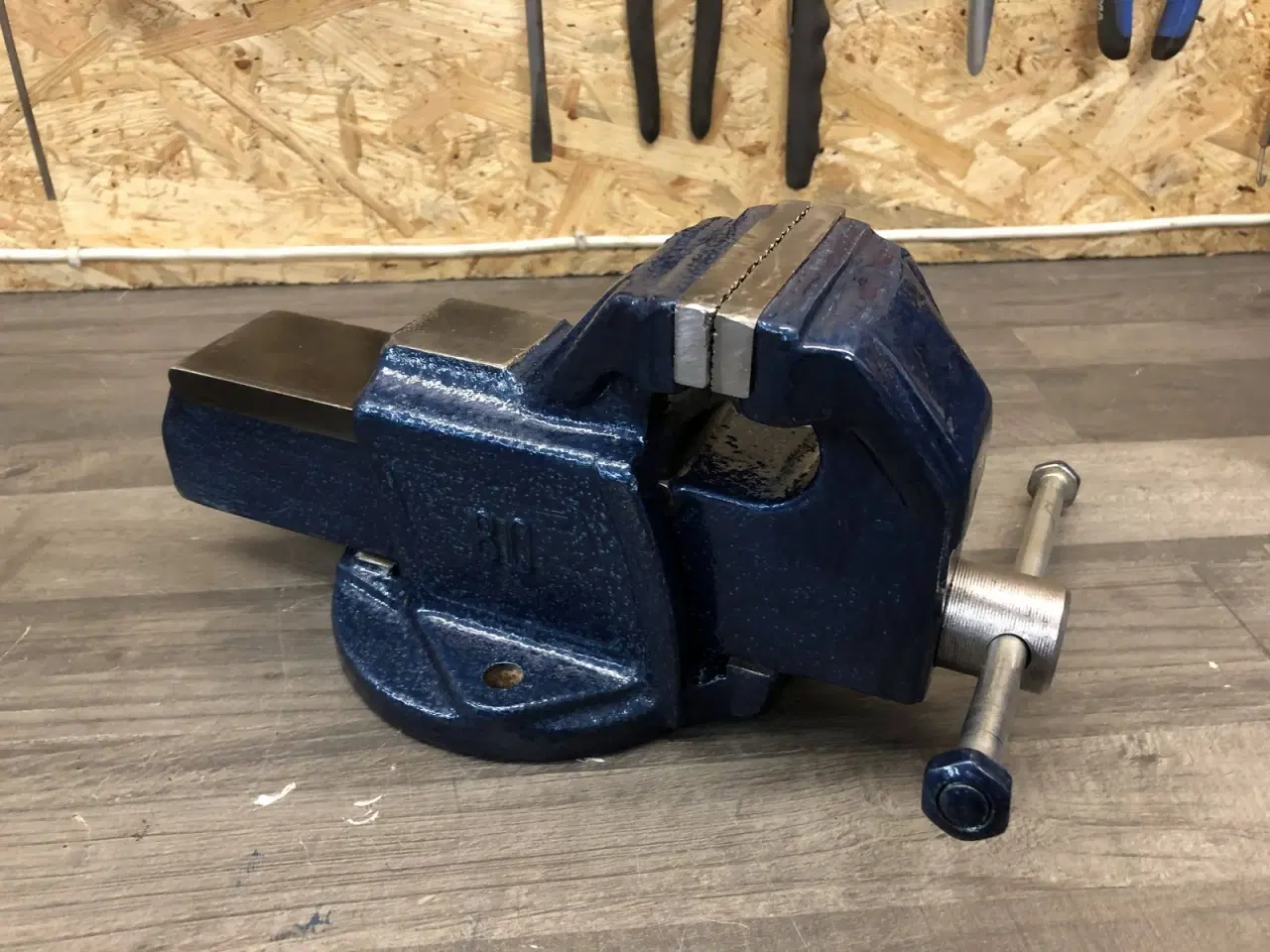 Billede 1 - Lille skruestik med ambolt