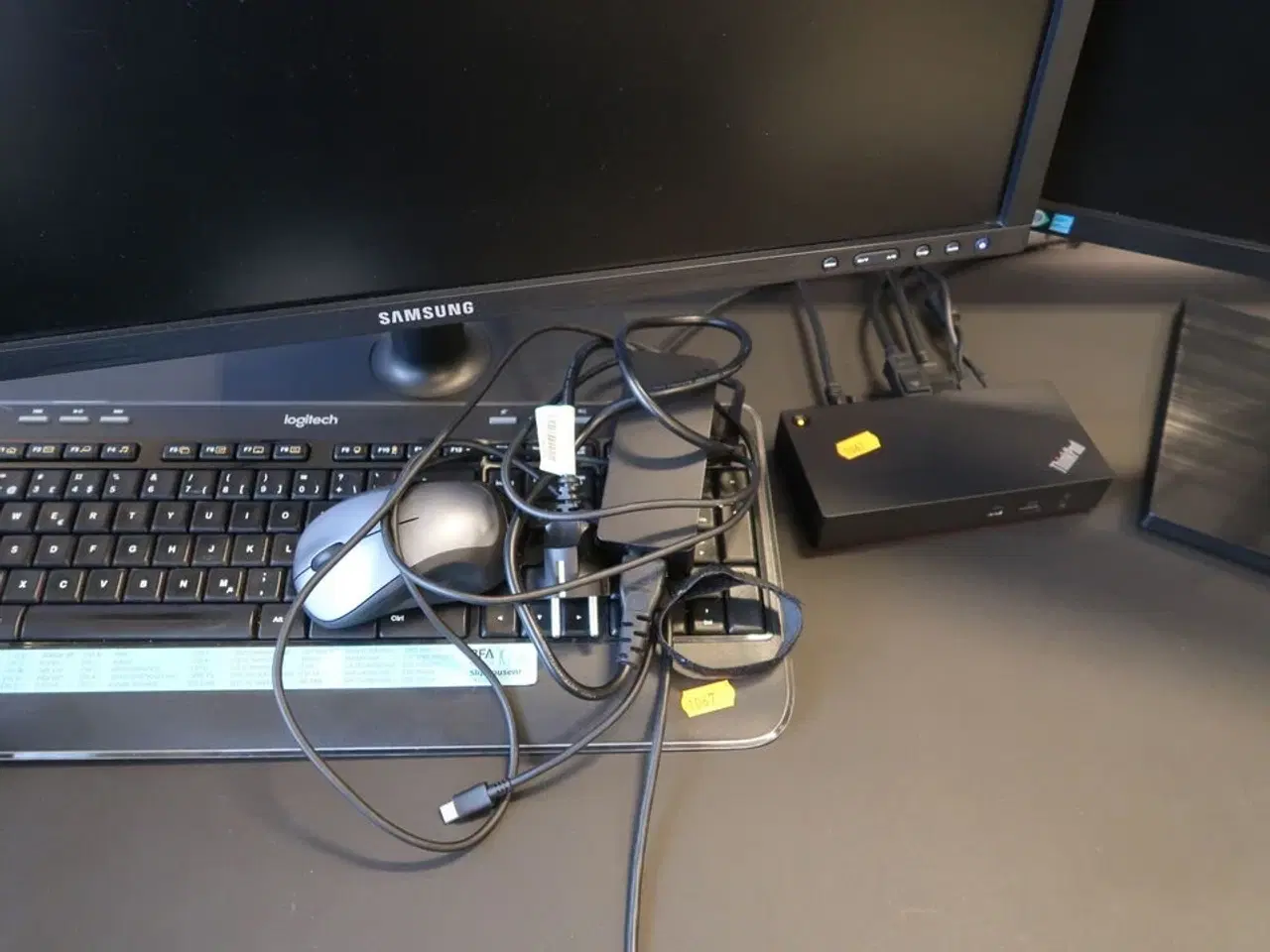 Billede 2 - 2 stk. computeskærme SAMSUNG S24E450, dockingstation LENOVO Thinkpad, tastatur, mus