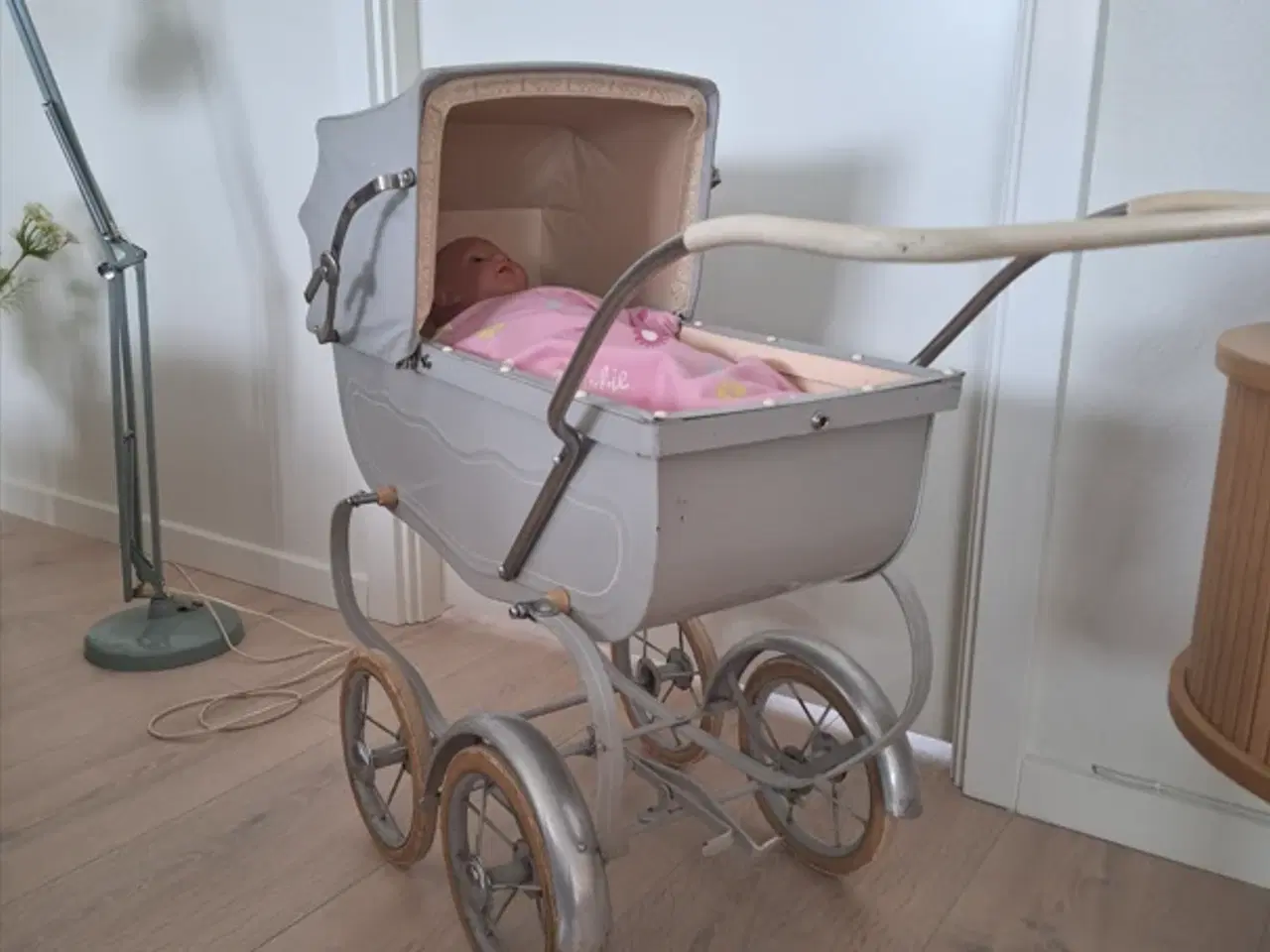 Billede 3 - Dukkevogn - grå