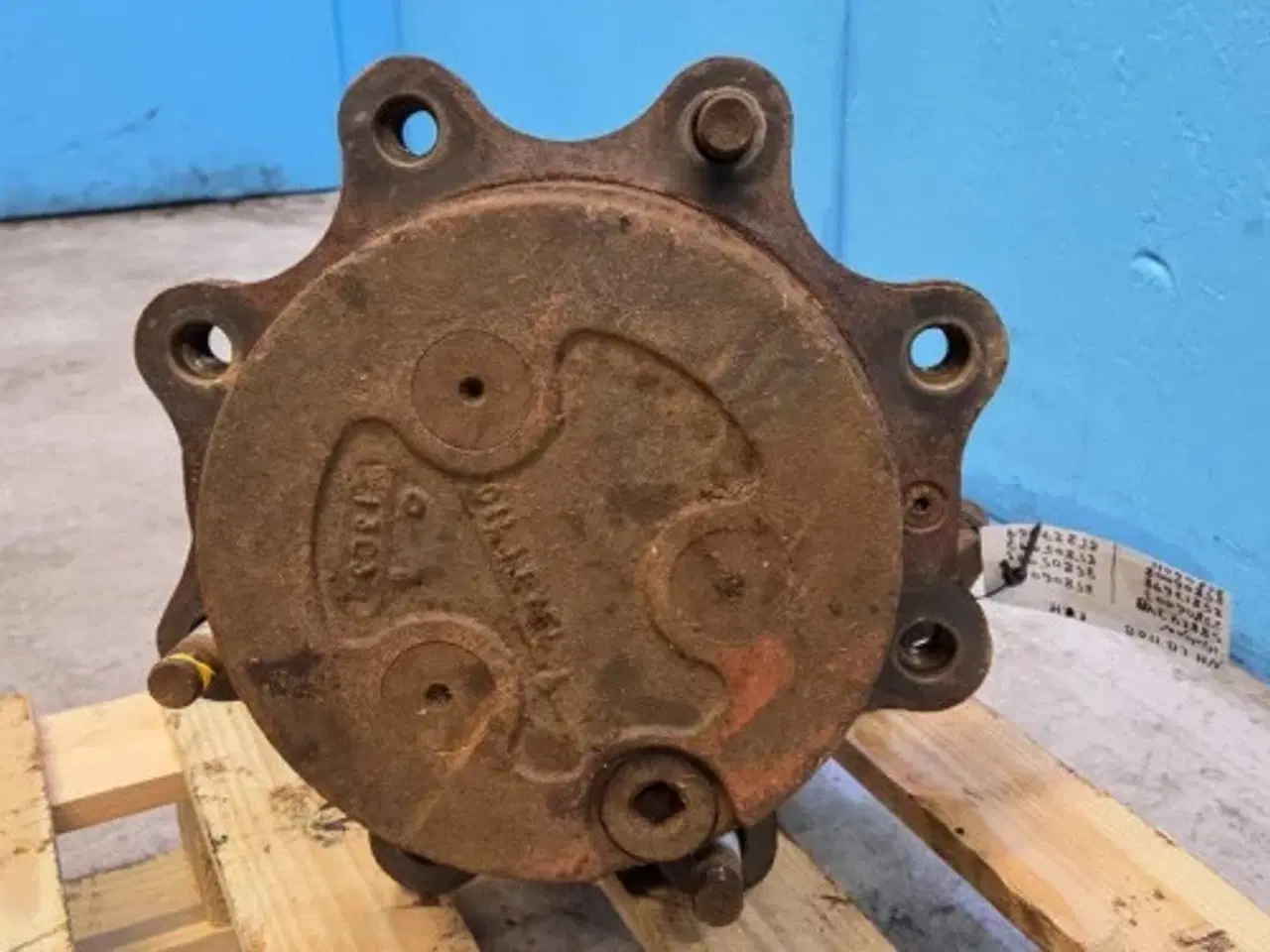 Billede 17 - New Holland LB 110 B Hjulnav R. 85817698