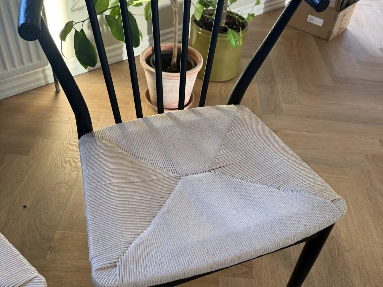 Billede 4 - 3 flotte spisebordsstole i træ med fletsæde