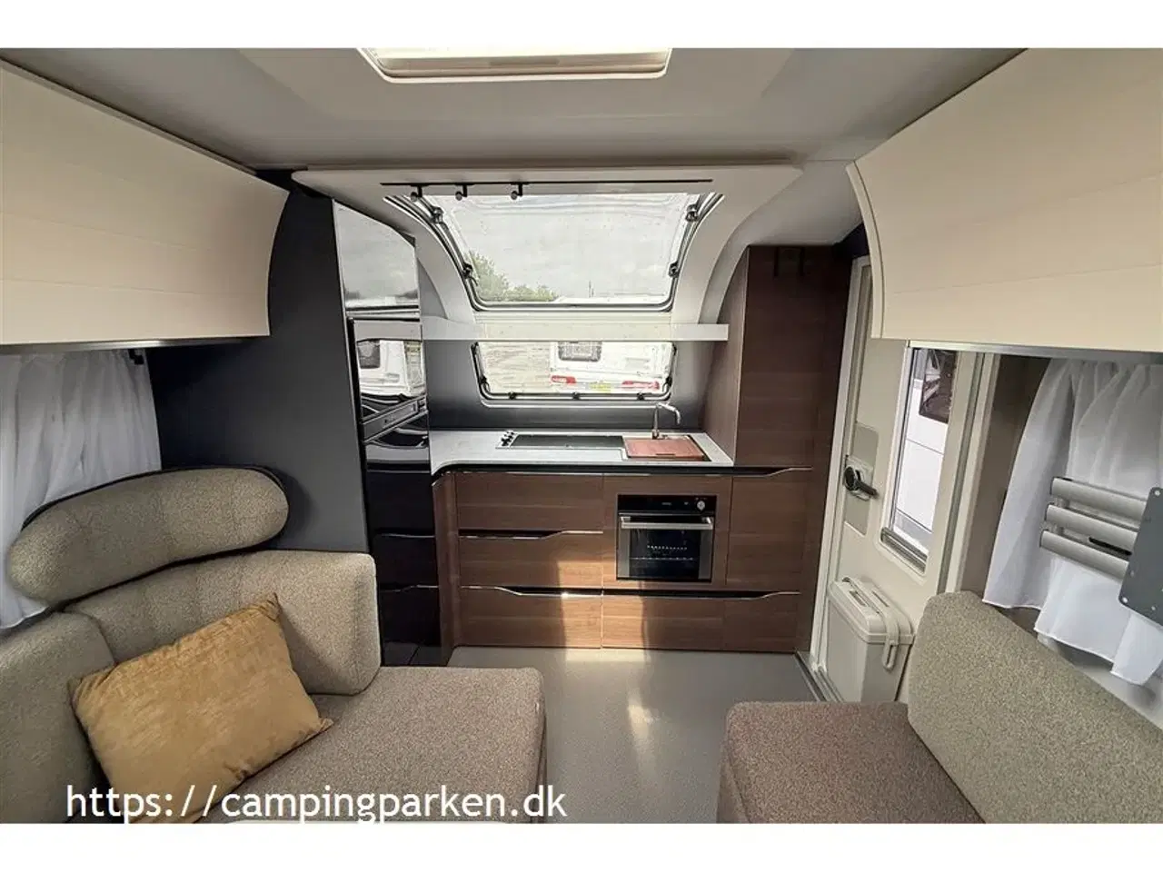 Billede 5 - 2023 - Adria Alpina 663 HT TWIN AXEL Alde Centralvarme   Lækker Adria Alpina 663 HT luksus helårsvogn med rigtig meget udstyr!