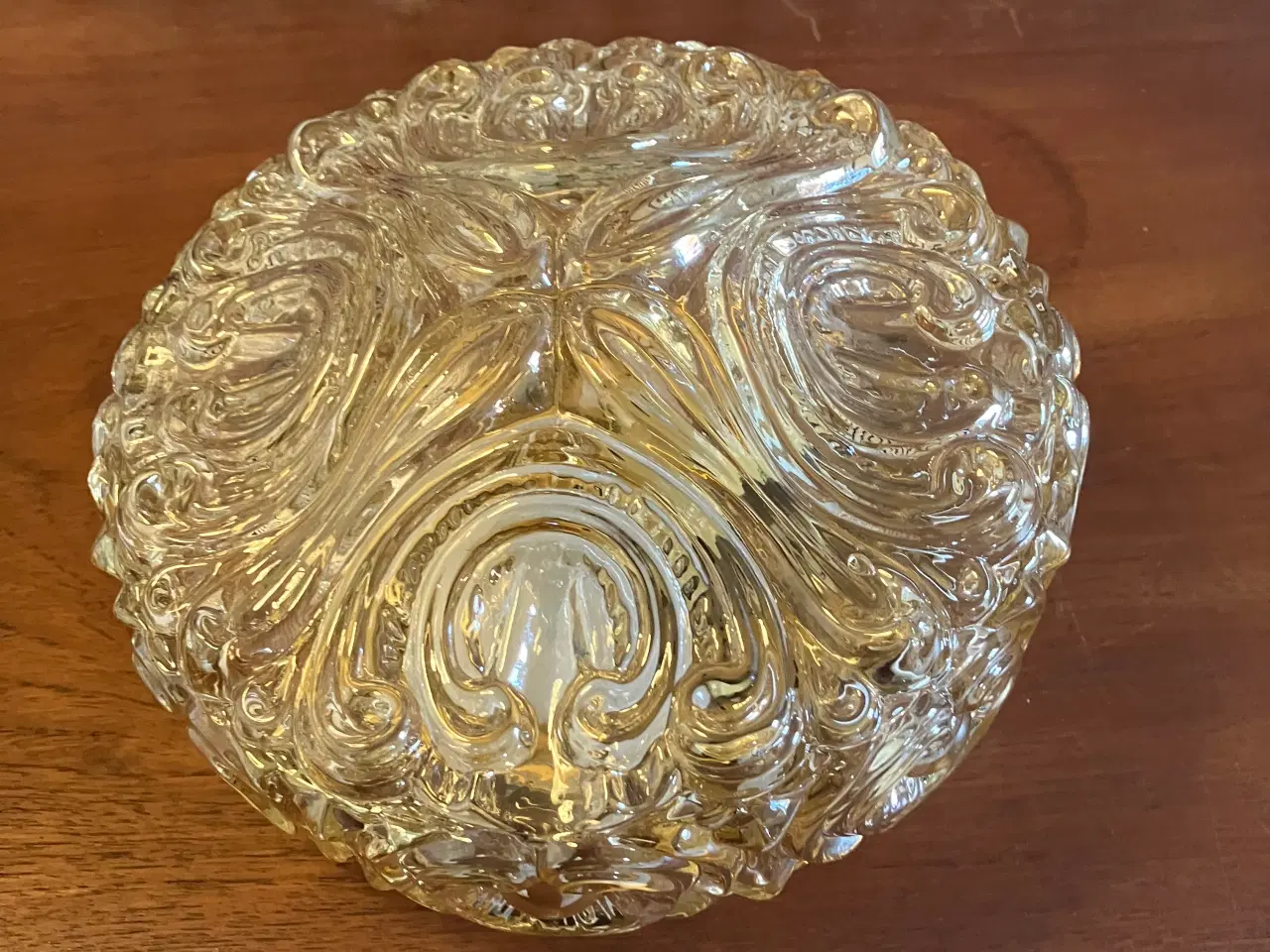 Billede 2 - Gammel plafond i gylden presset glas