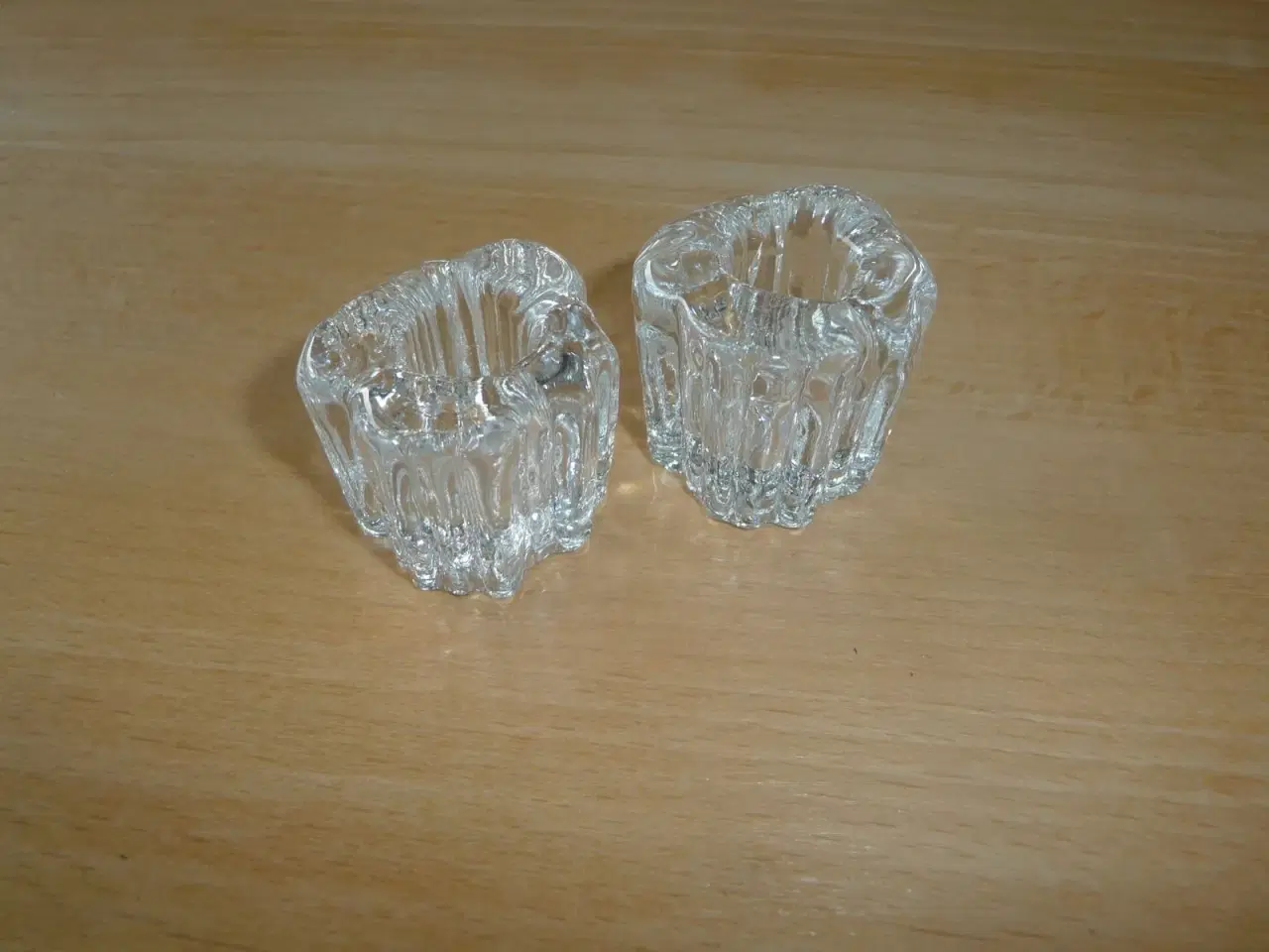 Billede 1 - 2 små glas lysestager, til julelys.