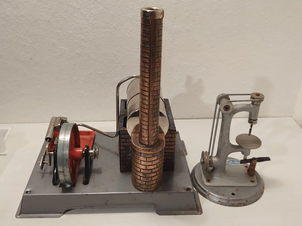 Billede 3 - Wilesco dampmaskine D5 incl.boremaskine.1970´erne.