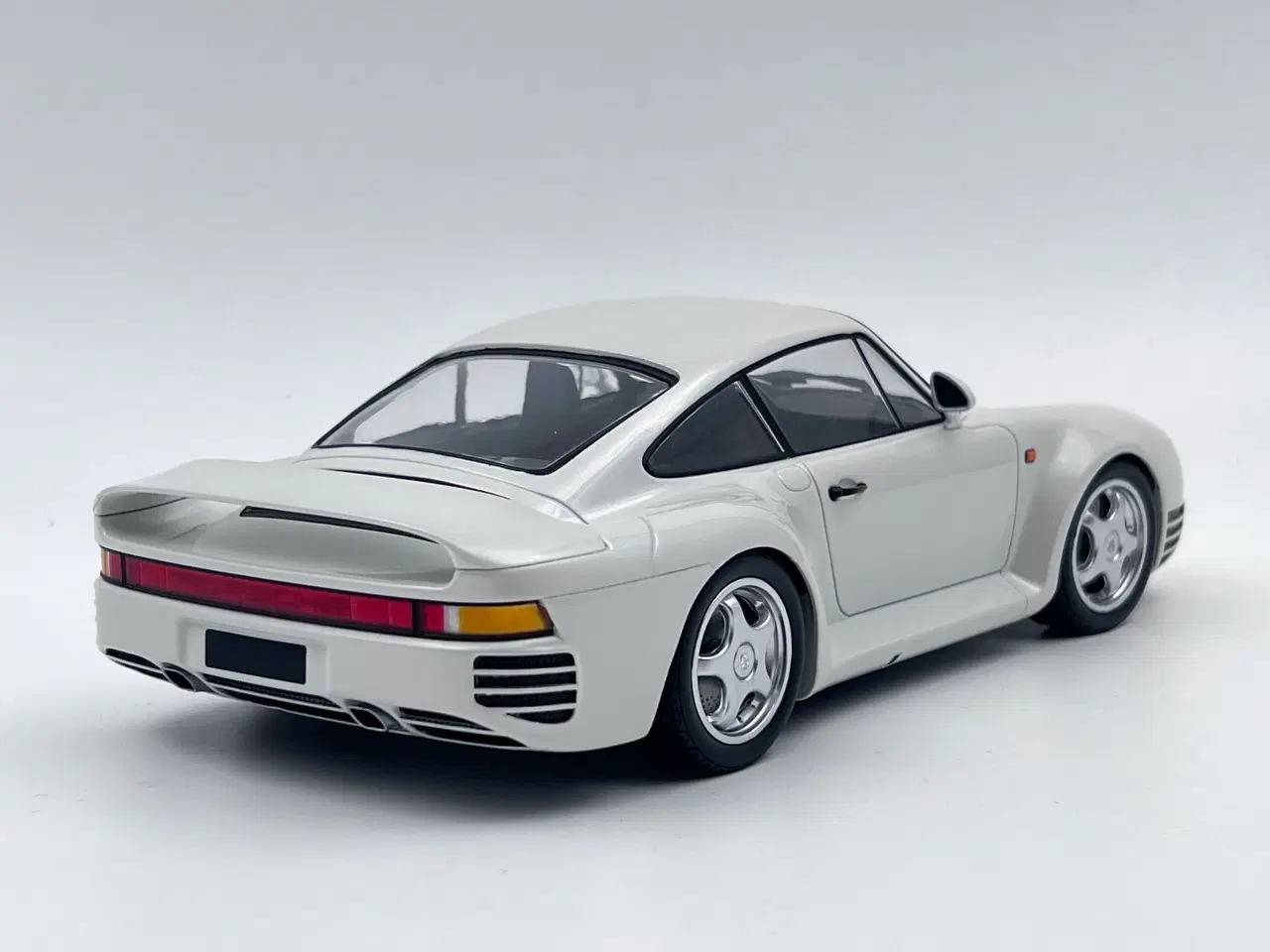 Billede 4 - 1986 Porsche 959 Coupé 1:18  Sjælden model 