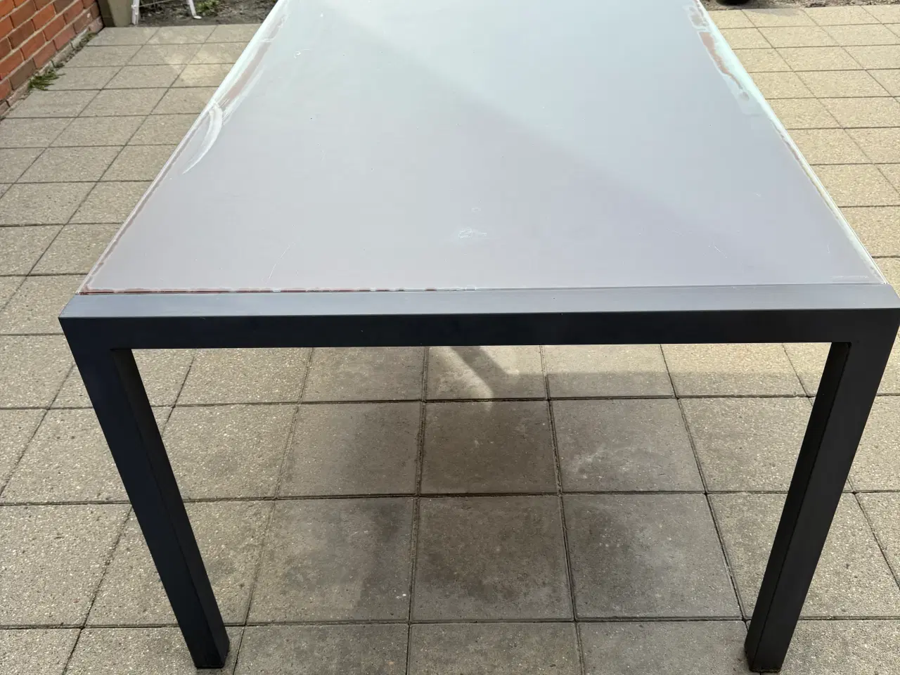 Billede 3 - Cane-line havebord grå metalstel og glasplade 