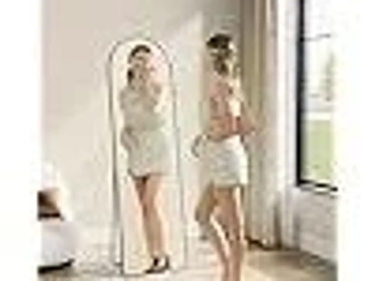 Billede 2 - Gulvspejl fuld længde 160 × 50 cm buet spejl med stander, hærdet glas, aluminiumsramme, Ink Black