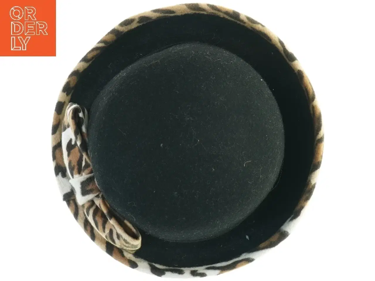 Billede 3 - Hat med leopardprintet bånd(str. 21x24x13 cm)