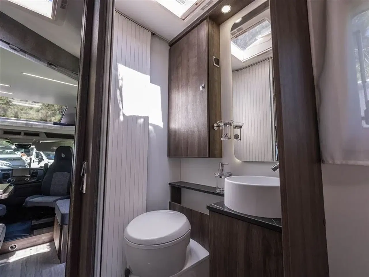 Billede 10 - 2026 - Benimar Tessoro 496   Queens bed med L-siddegruppe