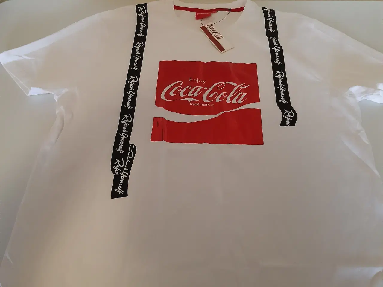 Billede 1 - Coca cola T-shirt med tryk str xl