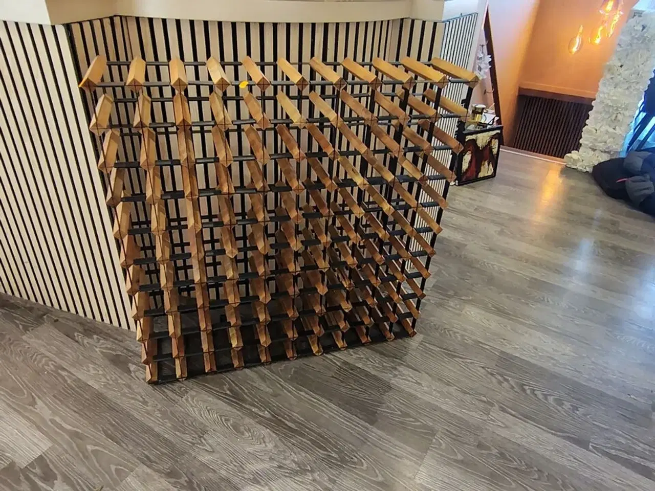 Billede 1 - Stor vinreol