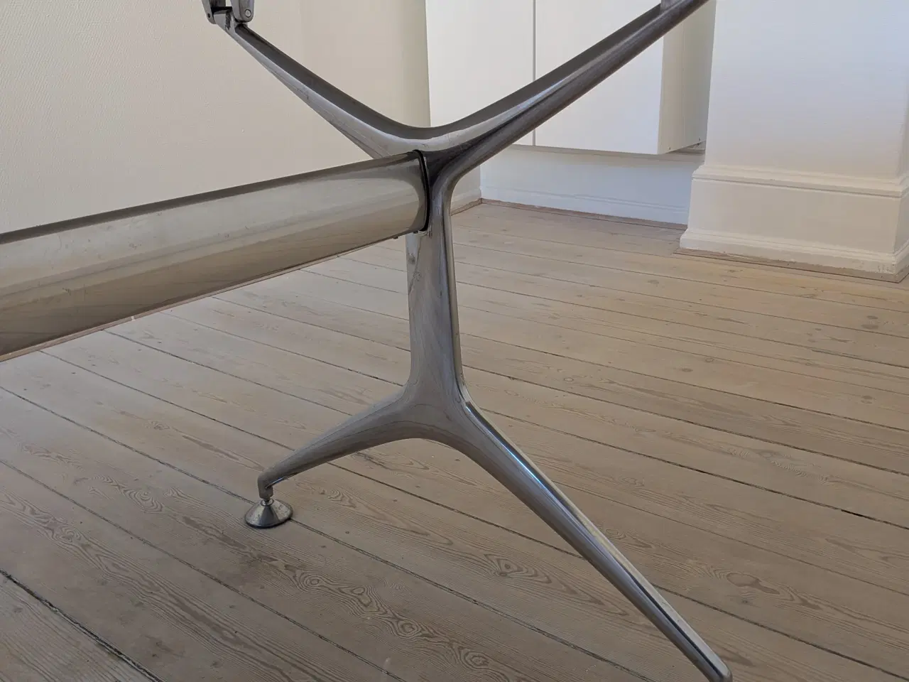 Billede 2 - Alias Frametable – Designikon i Mørk Eg