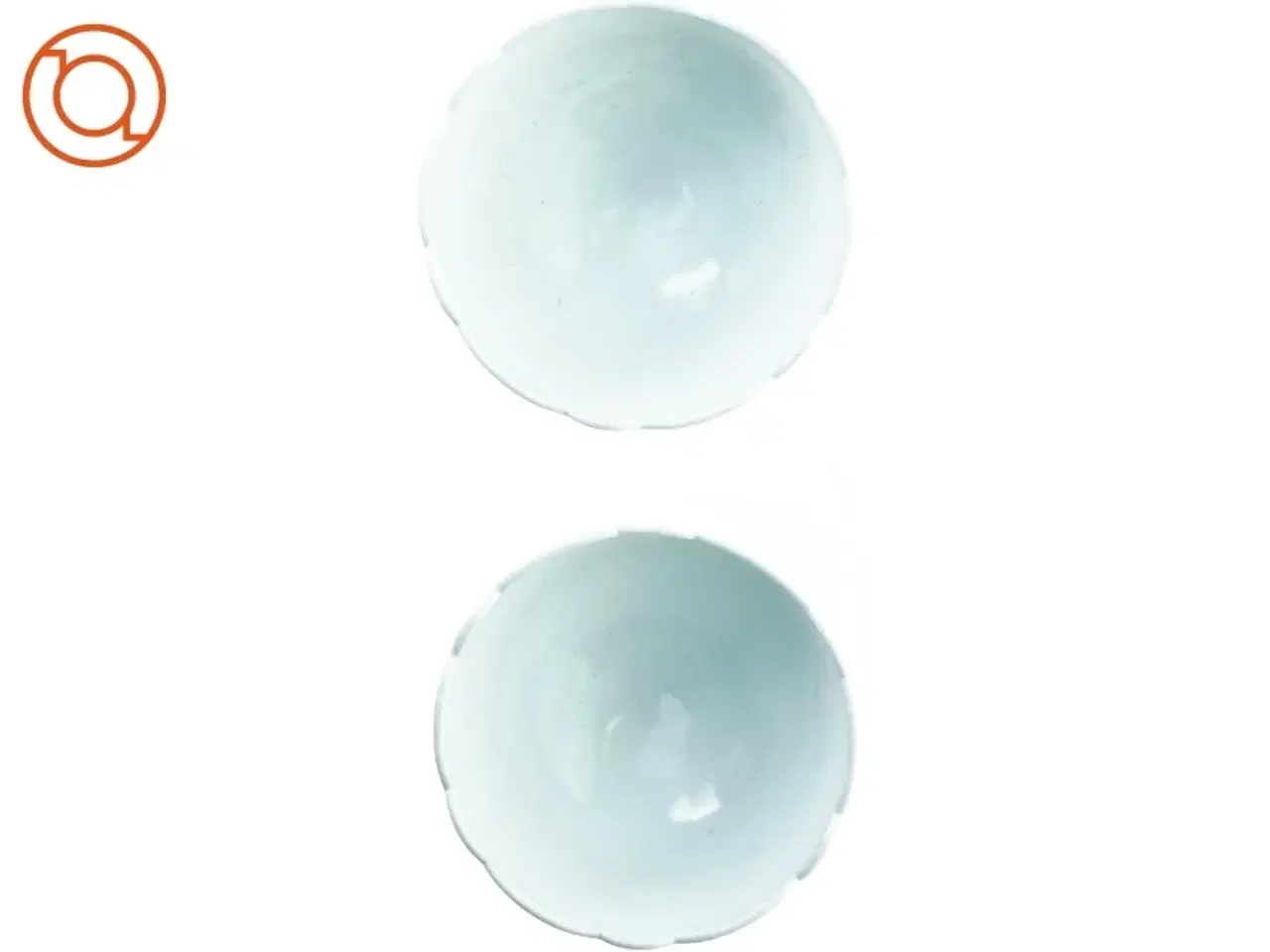 Billede 3 - To hvide opsatser på høj fod (17 x 15 cm)