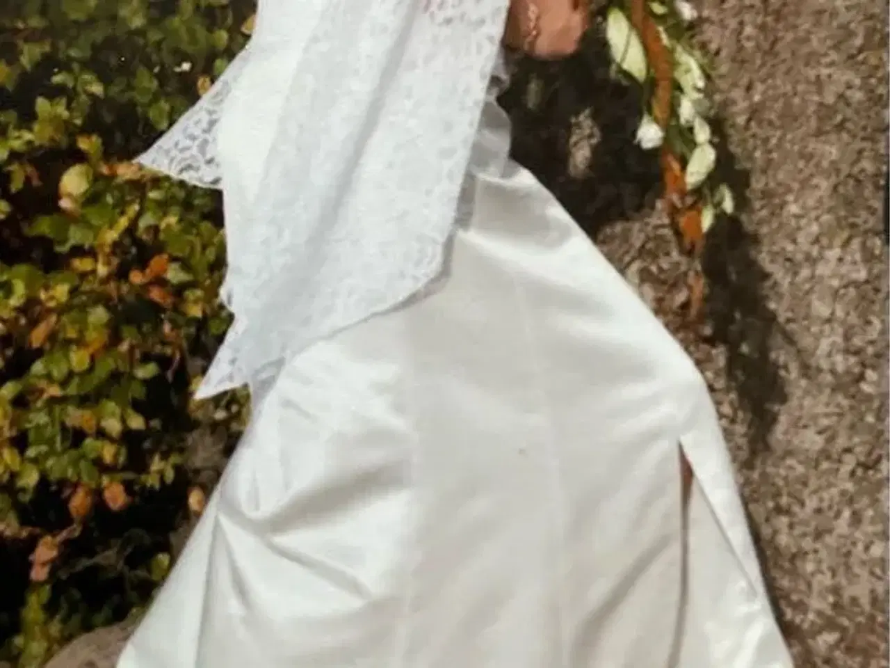 Billede 1 - Smuk  brudekjole  i Blonder og taf.