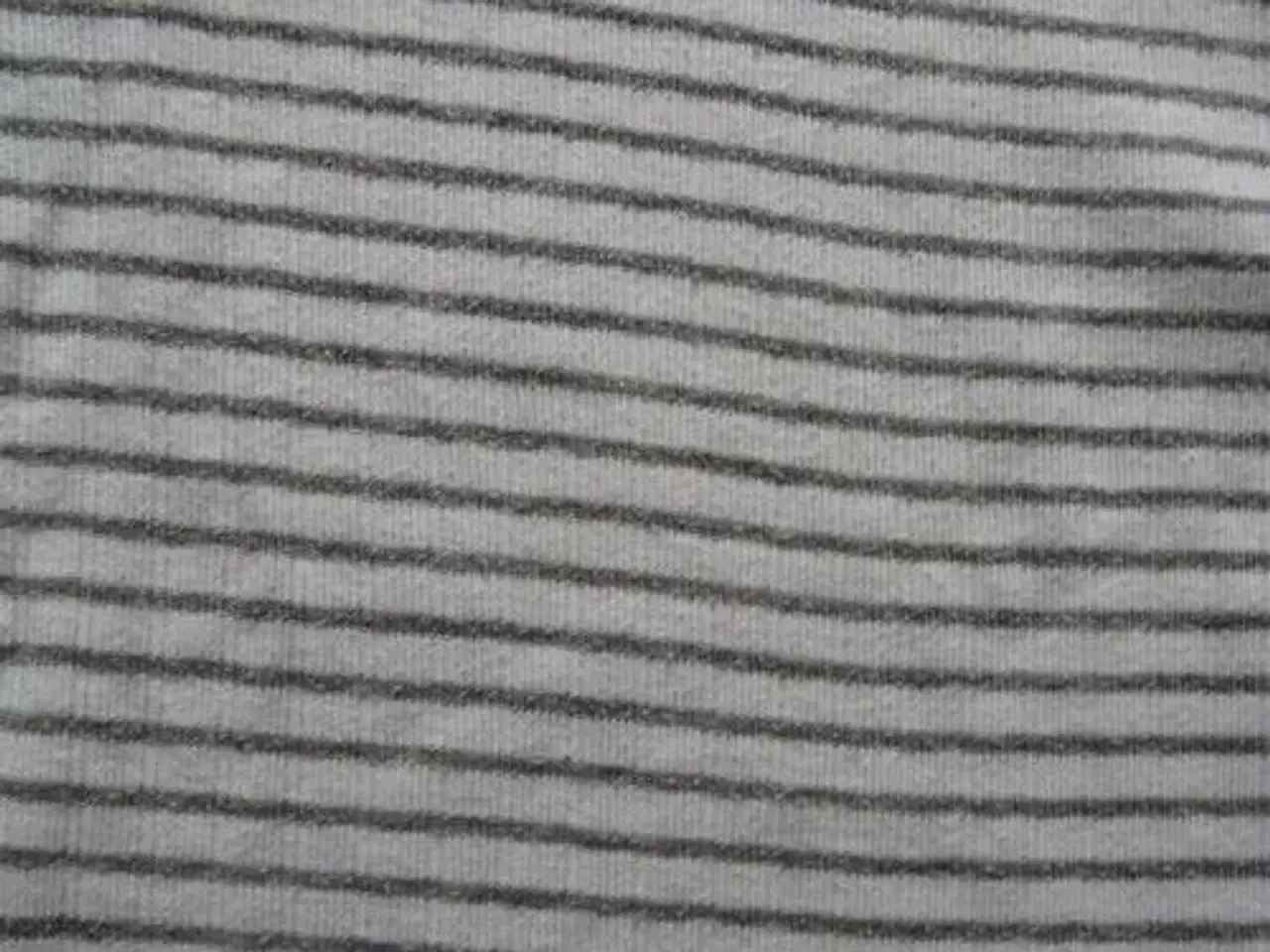 Billede 3 - stribet hvid og grå langærmet t-shirt