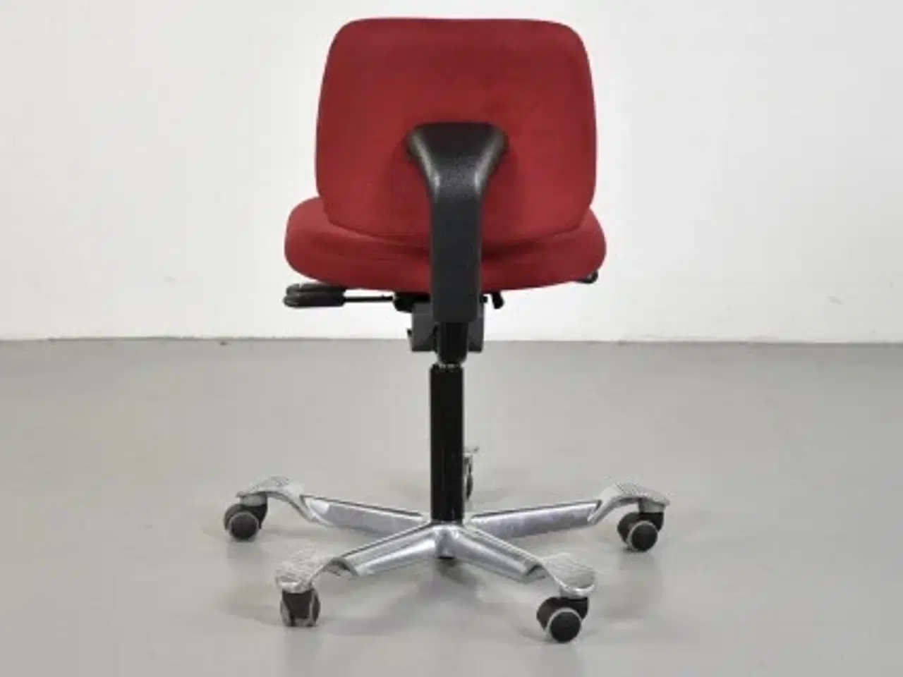 Billede 3 - Häg credo kontorstol med rødt polster og blankt understel